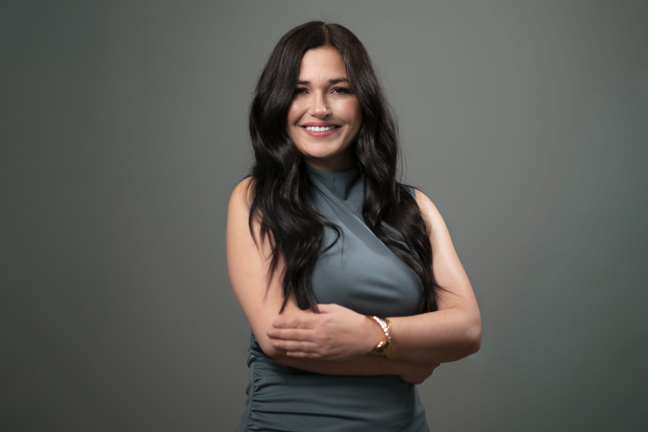 HOLLY DESHUATELLE Headshot